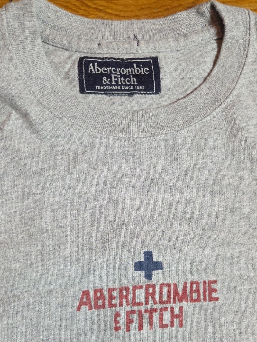 Abercrombie & Fitch Light Grey Logo Crew Tee with Maroon Accent - Picture 3 of 4